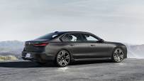 2023-BMW-760i-xDrive-3