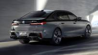 2023-BMW-M760e-xDrive-16