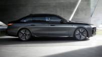 2023-BMW-M760e-xDrive-19
