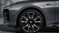 2023-BMW-M760e-xDrive-23