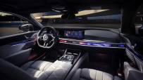 2023-BMW-M760e-xDrive-3