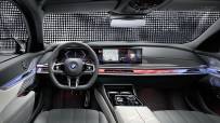 2023-BMW-M760e-xDrive-6