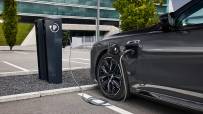 P90480806_highRes_the-new-bmw-m760e-xd