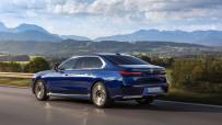 P90480880_highRes_the-new-bmw-740d-x-d