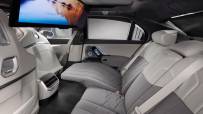 2023-BMW-7-Series-Interior-10