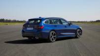 P90462528_highRes_the-new-bmw-330e-tou