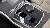P90462558_highRes_the-new-bmw-330e-tou