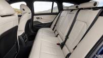 P90462561_highRes_the-new-bmw-330e-tou