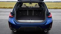 P90462562_highRes_the-new-bmw-330e-tou