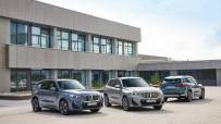 P90479763_highRes_bmw-ix1-and-bmw-x1-0