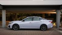 2023-Nissan-Altima-25