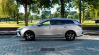 MG5-dynamic-driving-side-shot-01
