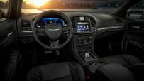 2023-Chrysler-300C-18