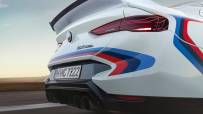 P90488878_highRes_the-bmw-3-0-csl-dyna