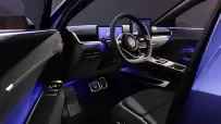 DB2023AU00182_medium