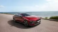 dn8-highlights-gallery-4-red-sonata-nline-driving-coastal-road