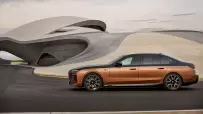 BMW-i7-M70-xDrive-35-scaled