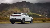 2024-Porsche-Cayenne-12