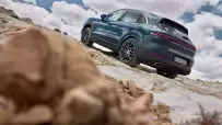 2024-Porsche-Cayenne-24