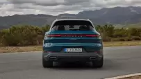 2024-Porsche-Cayenne-30