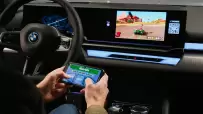 P90504801_highRes_in-car-gaming-with-t