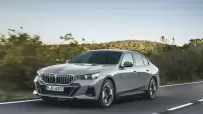 P90505001_highRes_the-new-bmw-i5-edriv