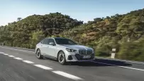 P90505007_highRes_the-new-bmw-i5-edriv