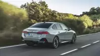 P90505028_highRes_the-new-bmw-i5-edriv