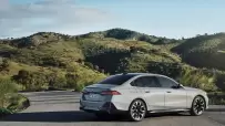 P90505104_highRes_the-new-bmw-i5-edriv