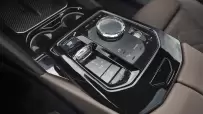 P90505137_highRes_the-new-bmw-i5-edriv