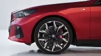 P90505500_highRes_the-new-bmw-i5-m60-x