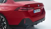 P90505505_highRes_the-new-bmw-i5-m60-x