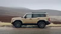 2024-landcruiser-mte-static-016