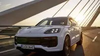 2024-Porsche-Cayenne-Turbo-E-Hybrid-8