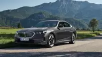 P90524310_highRes_the-new-bmw-530e-sop