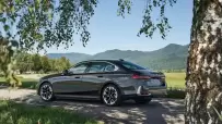 P90524312_highRes_the-new-bmw-530e-sop