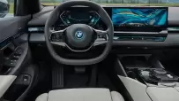 P90524333_highRes_the-new-bmw-530e-int