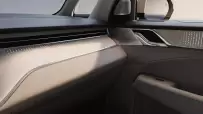 2025-Volvo-EM90-141