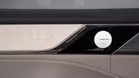 2025-Volvo-EM90-152