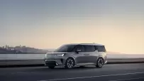 2025-Volvo-EM90-96