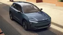 2025-Toyota-Crown-Signia-2