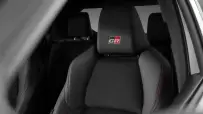 2023-yaris-cross-grs-int-001