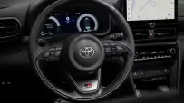 2023-yaris-cross-grs-int-002