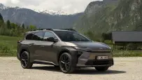 2026_toyotabz4xtouring_awd_brilliantbronzemetallic_static_001