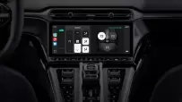 Apple-CarPlay-Ultra-cluster-climate_big.jpg.large_2x